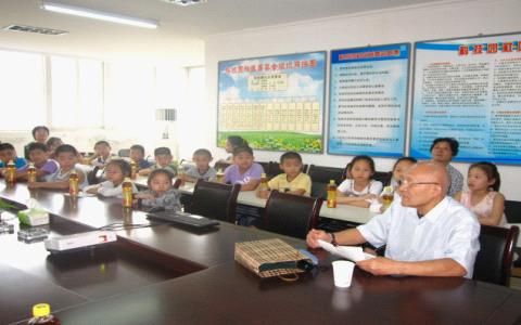 听红色故事 忆革命年代------科技园社区开展青少年暑期活动2.jpg