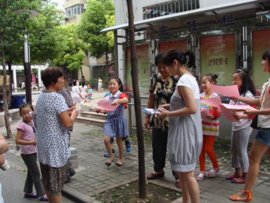 健园社区观看“南京市学雷锋巡回报告团视频集”争当文明建邺志愿者暨暑期活动总结2.jpg