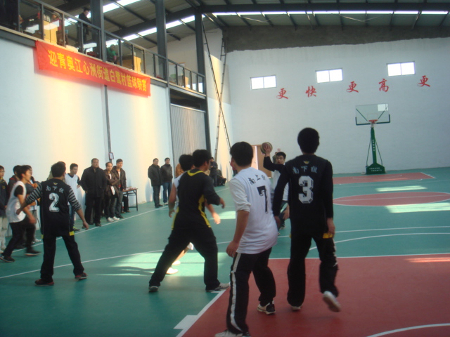 江心洲街道举办首届村组篮球联赛.jpg