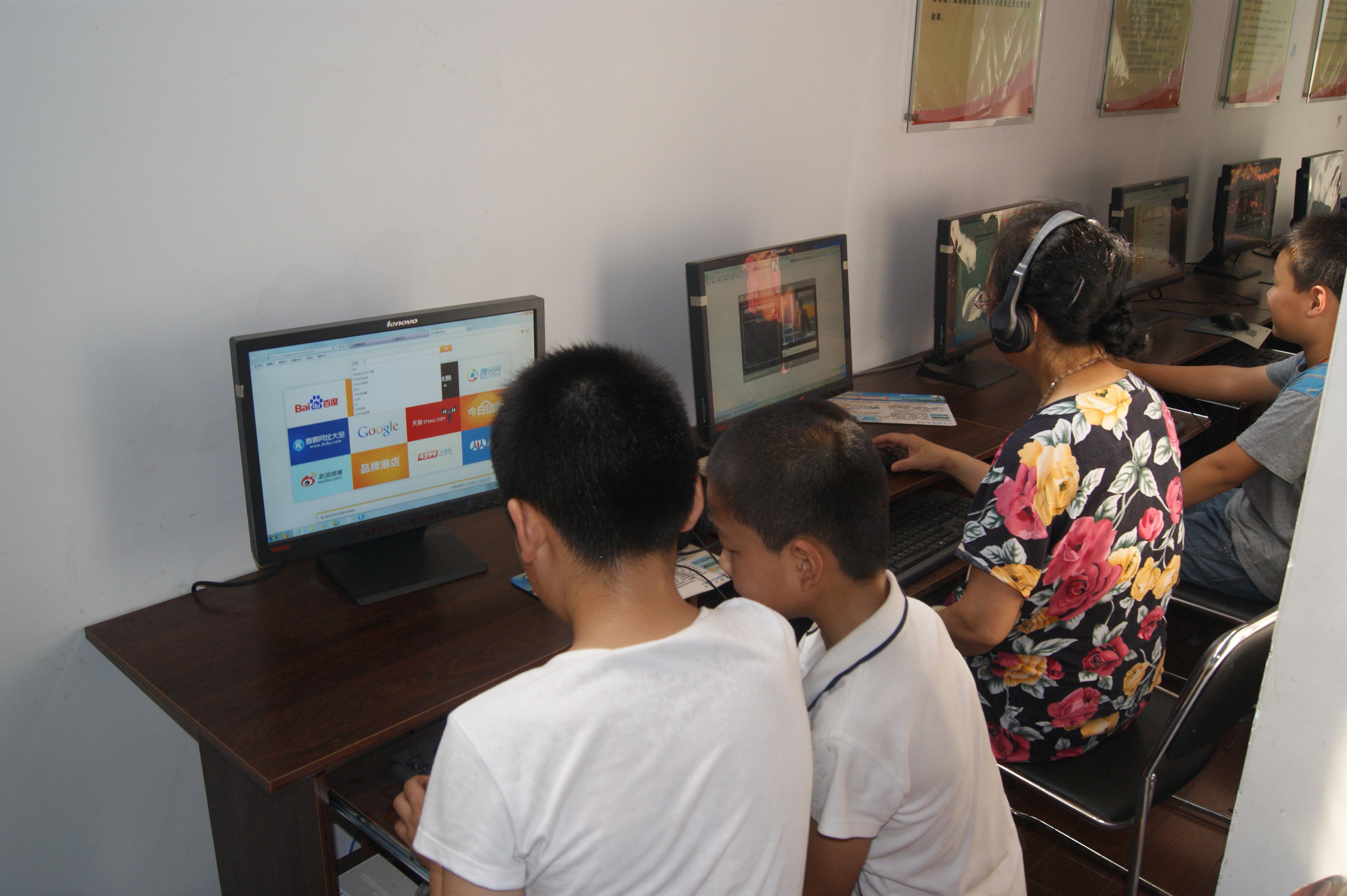 明园社区开展老少携手 数字化学习.jpg