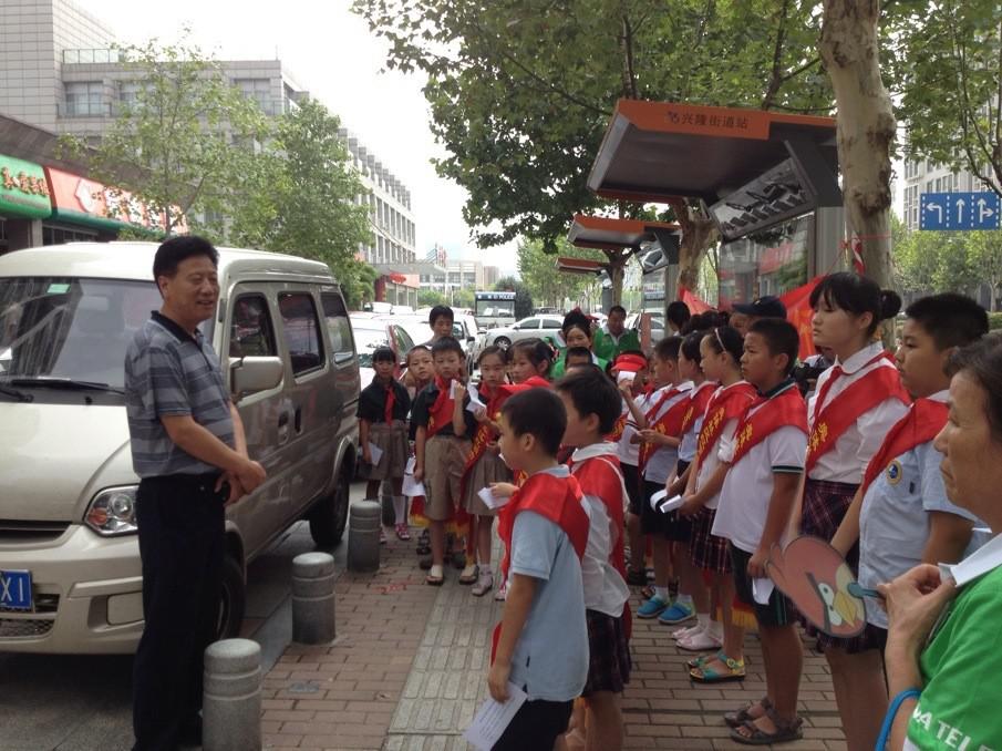 奥体社区青少年志愿服务青奥   倡导绿色出行1.jpg