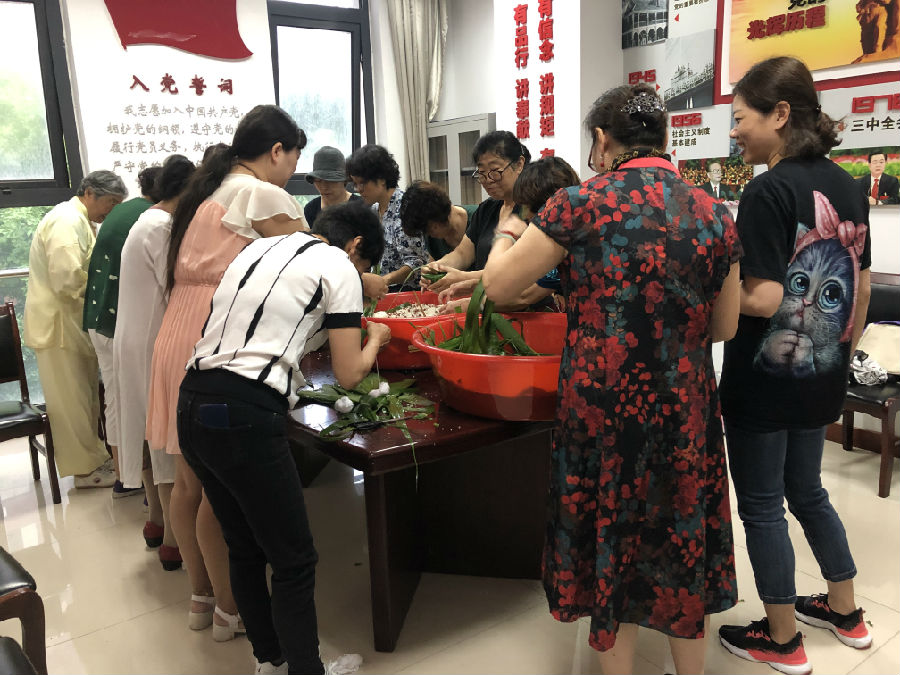 包粽子5.JPG