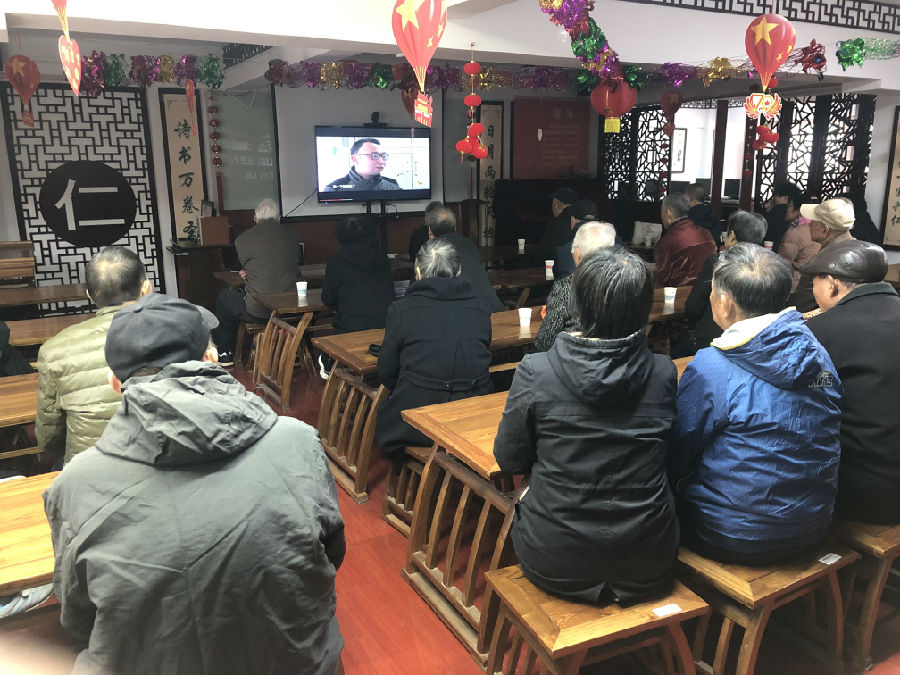 北圩路社区组织党员观看“榜样”电教片.jpg