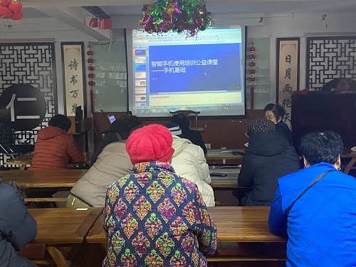 北圩路社区开展老人智能手机培训活动.jpg