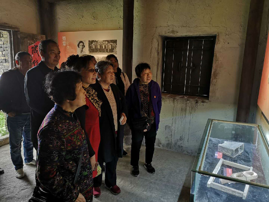 沿河社区党委组织党员开展红色学习4.jpg