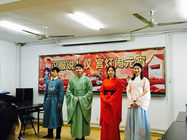 艺苑社区举办“汉服说礼仪 宫灯闹元宵”活动.png
