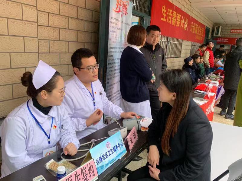 水西门社区成立“家门口学雷锋便民服务站”2 (1).jpg