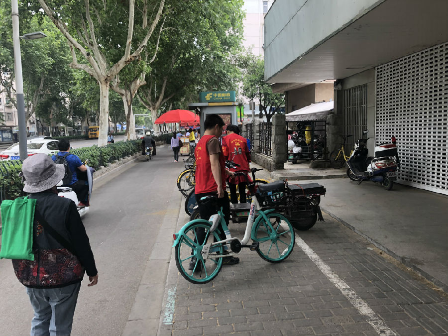 北圩路社区开展志愿者服务活动.jpg