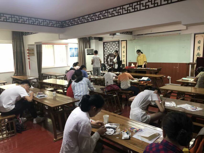 北圩路社区开展少儿传统文化课之制作脸谱.jpg
