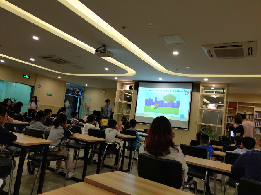 2019.5.11苍山路社区青少年编程课2.jpg
