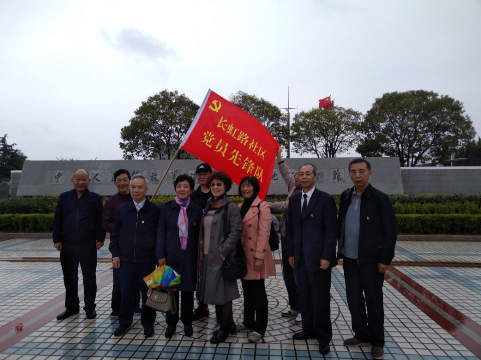 党支部党员志愿者合影.jpg