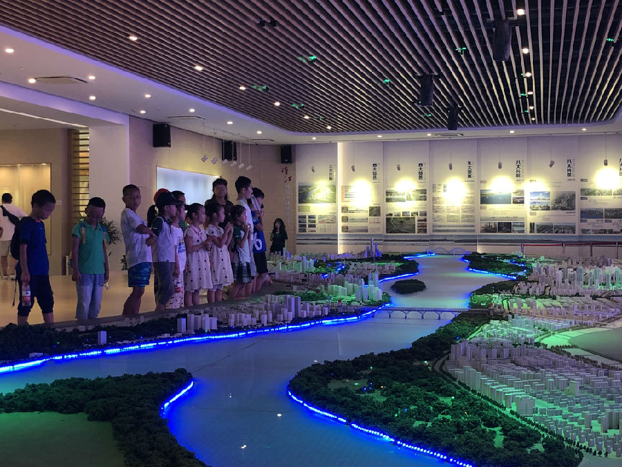2019.8.2中央商务区社区关工委组织参观南京市规划建设展览馆1.jpg