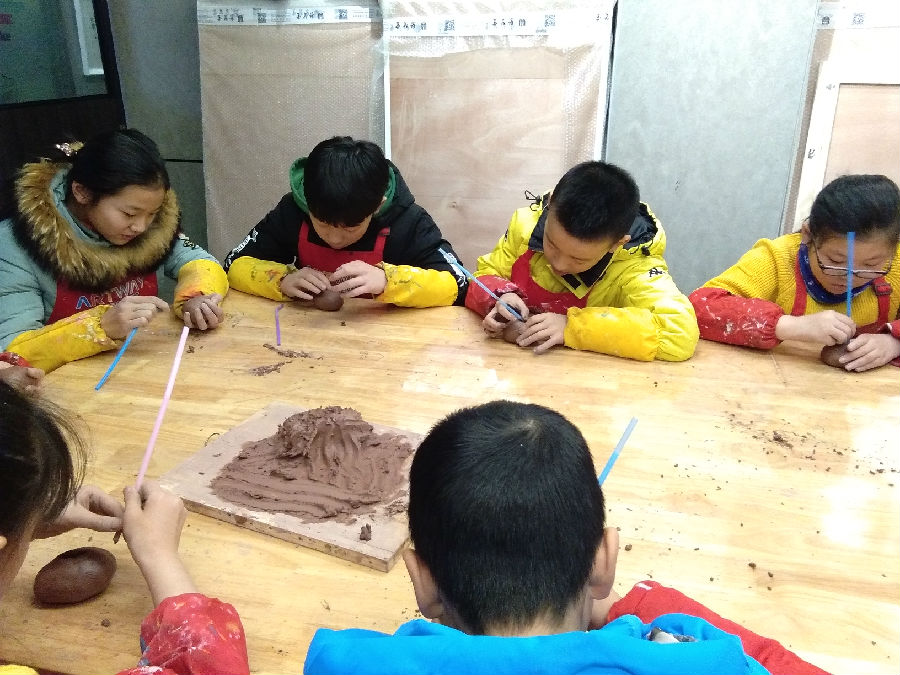 艺苑社区举办陶艺小制作活动 (4).jpg