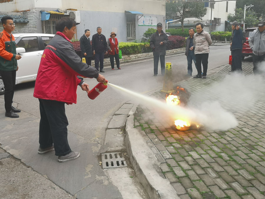 沿河社区举办消防安全知识宣讲3.jpg
