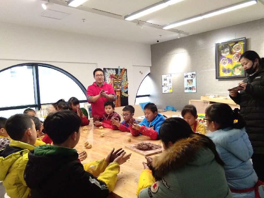 艺苑社区举办陶艺小制作活动 (2).jpg