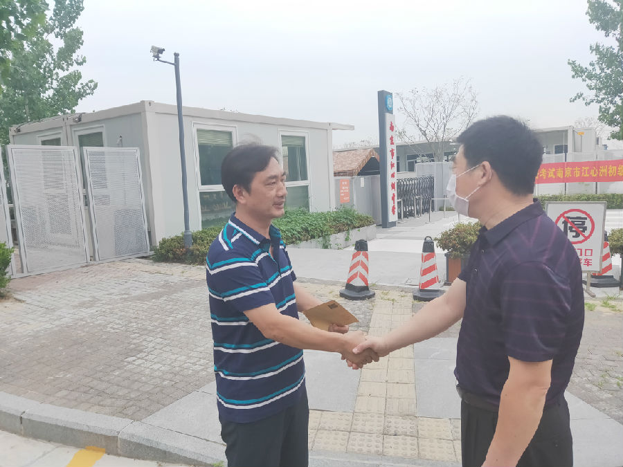 六一慰问照片2.jpg