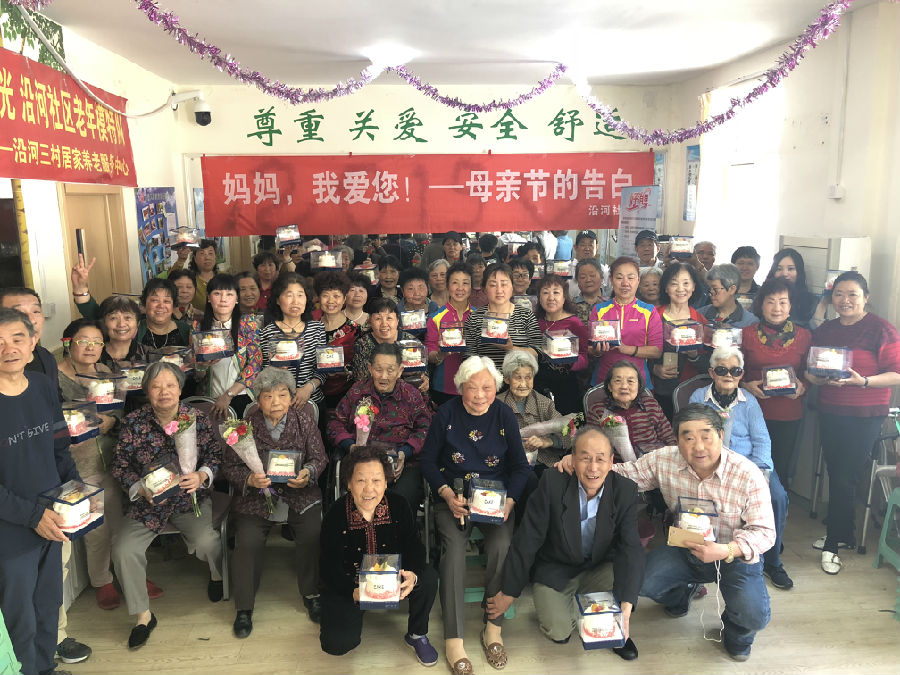 沿河社区开展母亲节系列活动.jpg