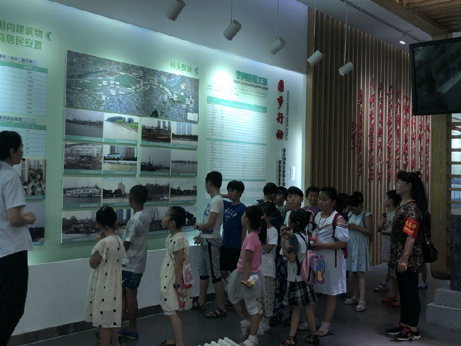 2019.8.2中央商务区社区关工委组织参观南京市规划建设展览馆4.jpg