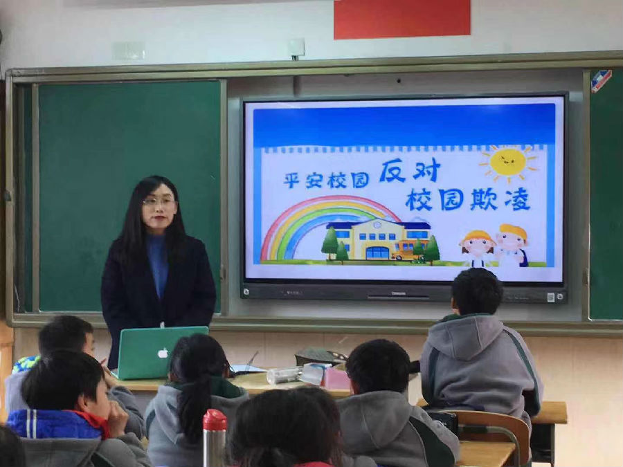 长虹路社区开展平安校园法律讲堂进校园活动.JPG