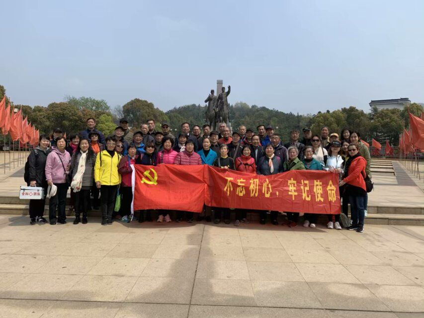 北圩路社区组织党员外出学习.jpg